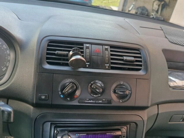 Белый Шкода Фабия, объемом двигателя 1.6 л и пробегом 280 тыс. км за 5000 $, фото 14 на Automoto.ua