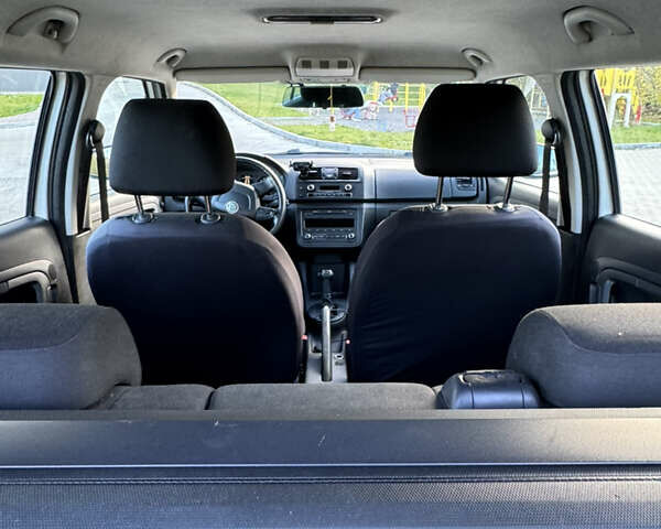 Білий Шкода Фабія, об'ємом двигуна 1.2 л та пробігом 230 тис. км за 7200 $, фото 9 на Automoto.ua