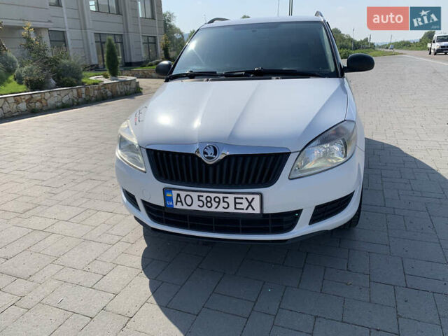Белый Шкода Фабия, объемом двигателя 1.2 л и пробегом 215 тыс. км за 6000 $, фото 5 на Automoto.ua