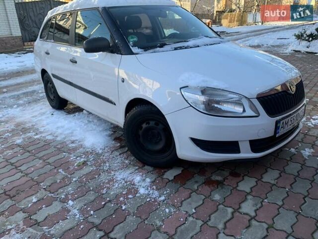 Білий Шкода Фабія, об'ємом двигуна 1.6 л та пробігом 204 тис. км за 5950 $, фото 3 на Automoto.ua