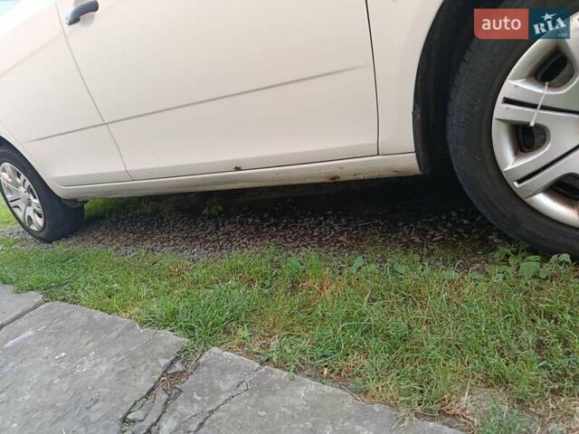 Белый Шкода Фабия, объемом двигателя 1.6 л и пробегом 280 тыс. км за 5000 $, фото 7 на Automoto.ua