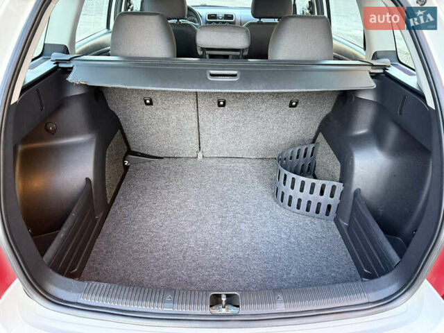 Белый Шкода Фабия, объемом двигателя 1.4 л и пробегом 158 тыс. км за 5700 $, фото 19 на Automoto.ua