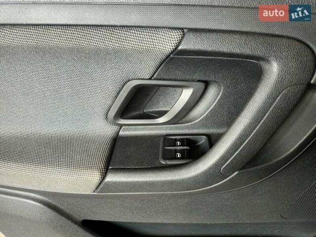 Білий Шкода Фабія, об'ємом двигуна 1.2 л та пробігом 220 тис. км за 5200 $, фото 22 на Automoto.ua