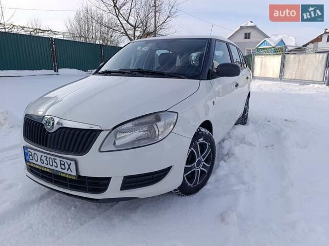 Білий Шкода Фабія, об'ємом двигуна 1.6 л та пробігом 251 тис. км за 4799 $, фото 1 на Automoto.ua