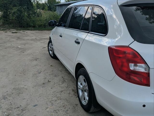 Білий Шкода Фабія, об'ємом двигуна 1.6 л та пробігом 265 тис. км за 5250 $, фото 2 на Automoto.ua