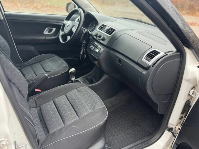 Белый Шкода Фабия, объемом двигателя 1.4 л и пробегом 250 тыс. км за 4300 $, фото 7 на Automoto.ua