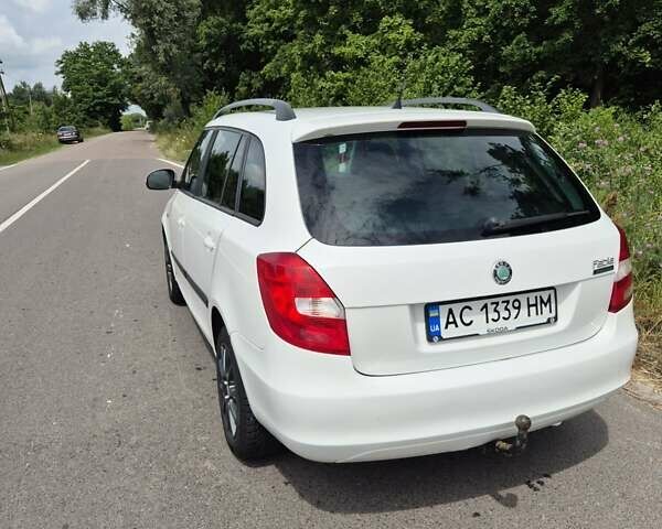 Білий Шкода Фабія, об'ємом двигуна 1.2 л та пробігом 300 тис. км за 5700 $, фото 4 на Automoto.ua