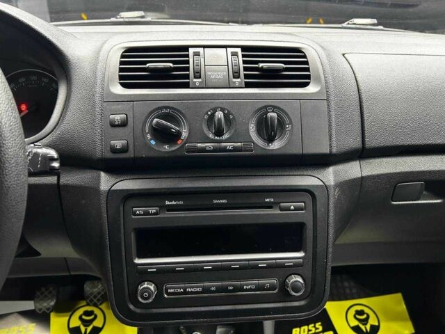 Білий Шкода Фабія, об'ємом двигуна 1.2 л та пробігом 240 тис. км за 5800 $, фото 11 на Automoto.ua