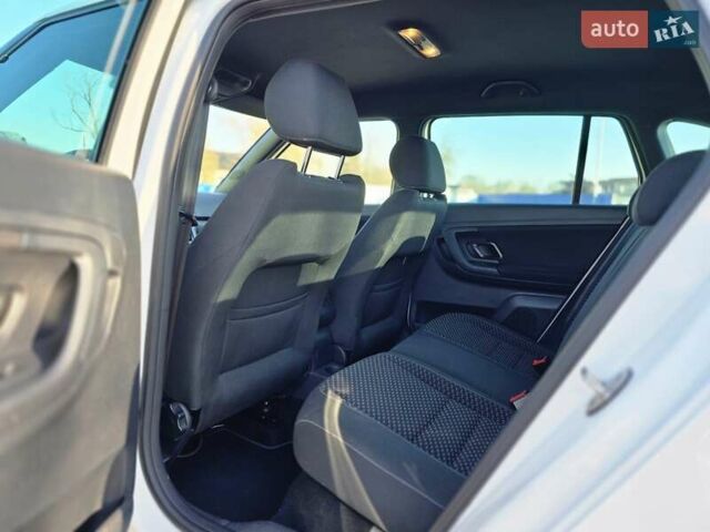 Белый Шкода Фабия, объемом двигателя 1.4 л и пробегом 188 тыс. км за 7950 $, фото 28 на Automoto.ua