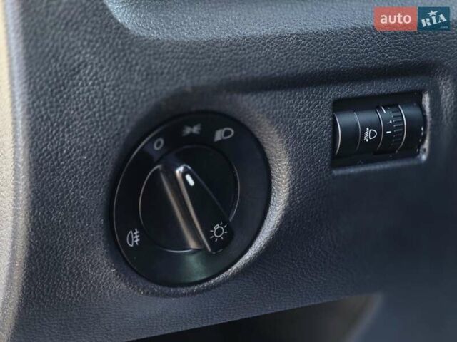 Белый Шкода Фабия, объемом двигателя 1.4 л и пробегом 188 тыс. км за 7950 $, фото 49 на Automoto.ua