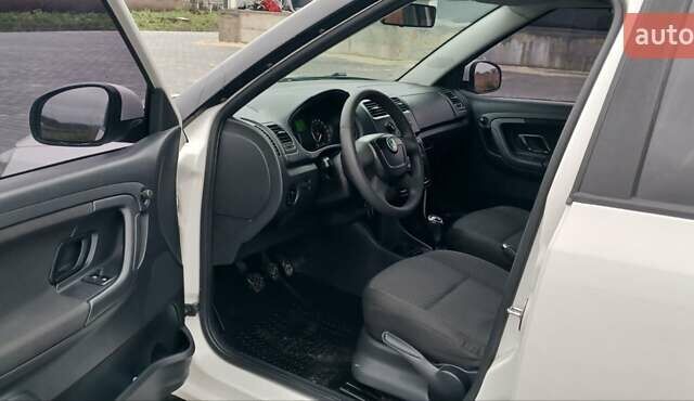 Белый Шкода Фабия, объемом двигателя 1.4 л и пробегом 220 тыс. км за 5600 $, фото 9 на Automoto.ua