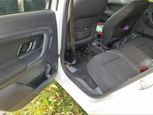 Белый Шкода Фабия, объемом двигателя 1.2 л и пробегом 170 тыс. км за 2000 $, фото 6 на Automoto.ua