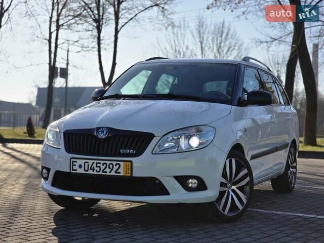 Белый Шкода Фабия, объемом двигателя 1.4 л и пробегом 188 тыс. км за 7950 $, фото 5 на Automoto.ua