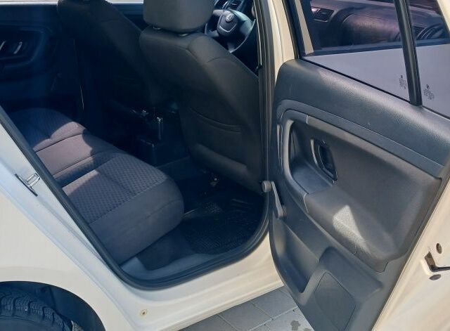 Белый Шкода Фабия, объемом двигателя 1.4 л и пробегом 220 тыс. км за 5800 $, фото 14 на Automoto.ua