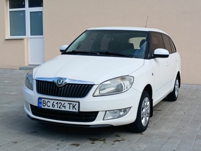 Белый Шкода Фабия, объемом двигателя 1.4 л и пробегом 220 тыс. км за 5800 $, фото 1 на Automoto.ua