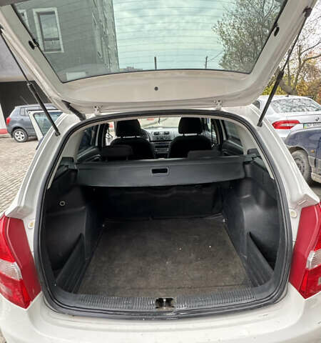 Белый Шкода Фабия, объемом двигателя 1.2 л и пробегом 195 тыс. км за 5500 $, фото 8 на Automoto.ua