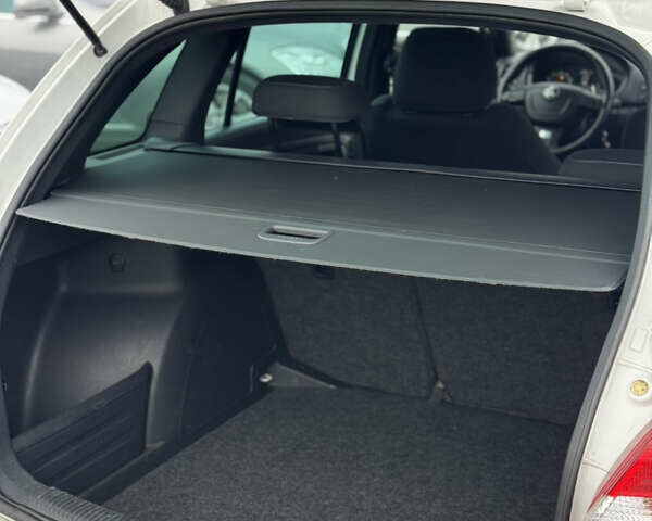 Белый Шкода Фабия, объемом двигателя 1.4 л и пробегом 188 тыс. км за 8350 $, фото 17 на Automoto.ua