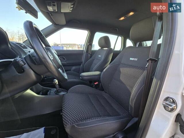 Белый Шкода Фабия, объемом двигателя 1.4 л и пробегом 188 тыс. км за 7950 $, фото 27 на Automoto.ua