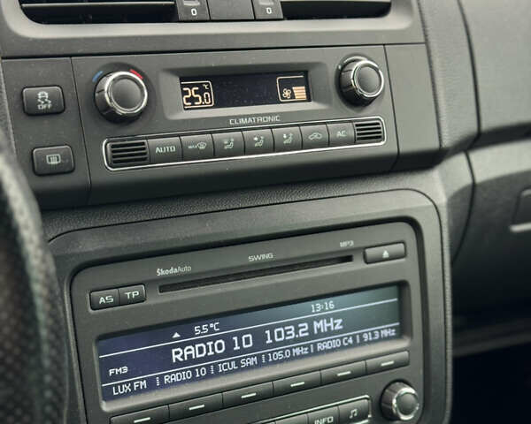 Белый Шкода Фабия, объемом двигателя 1.4 л и пробегом 188 тыс. км за 8350 $, фото 25 на Automoto.ua