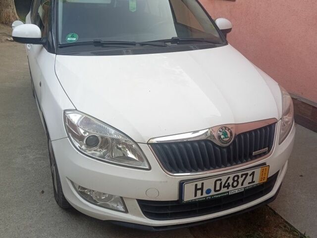 Белый Шкода Фабия, объемом двигателя 0 л и пробегом 205 тыс. км за 6700 $, фото 1 на Automoto.ua