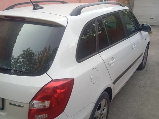 Белый Шкода Фабия, объемом двигателя 0 л и пробегом 205 тыс. км за 6700 $, фото 2 на Automoto.ua