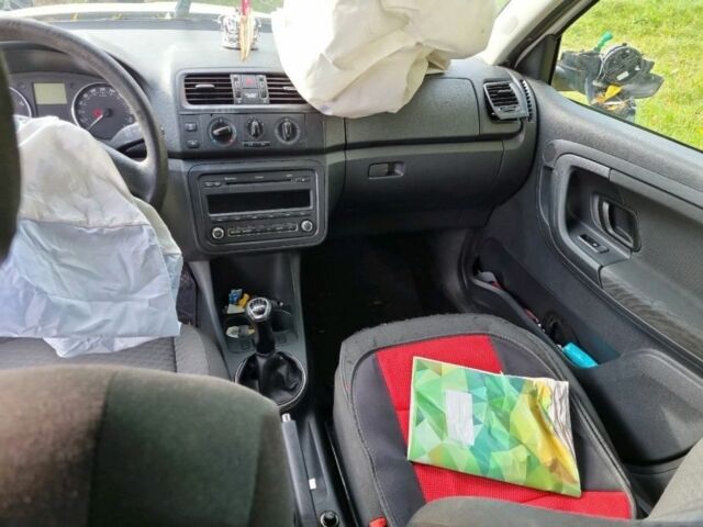 Белый Шкода Фабия, объемом двигателя 1.2 л и пробегом 170 тыс. км за 2000 $, фото 7 на Automoto.ua