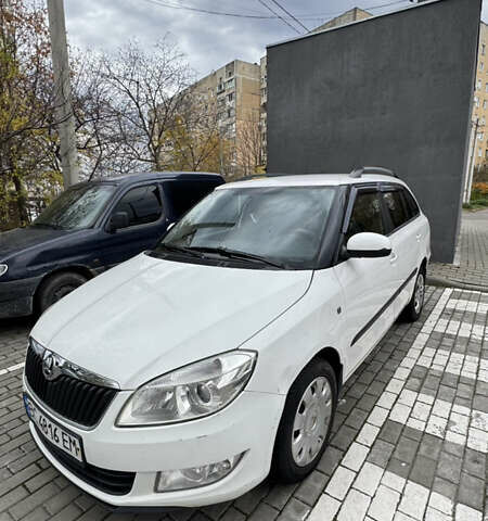 Белый Шкода Фабия, объемом двигателя 1.2 л и пробегом 195 тыс. км за 5500 $, фото 1 на Automoto.ua