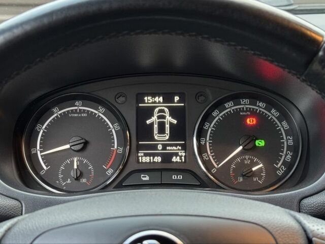 Білий Шкода Фабія, об'ємом двигуна 1.4 л та пробігом 188 тис. км за 7600 $, фото 4 на Automoto.ua