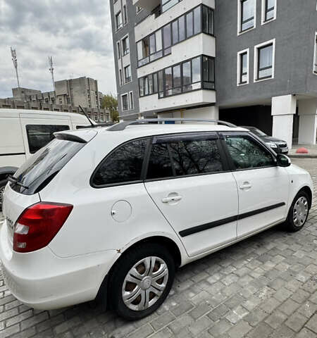 Белый Шкода Фабия, объемом двигателя 1.2 л и пробегом 195 тыс. км за 5500 $, фото 3 на Automoto.ua