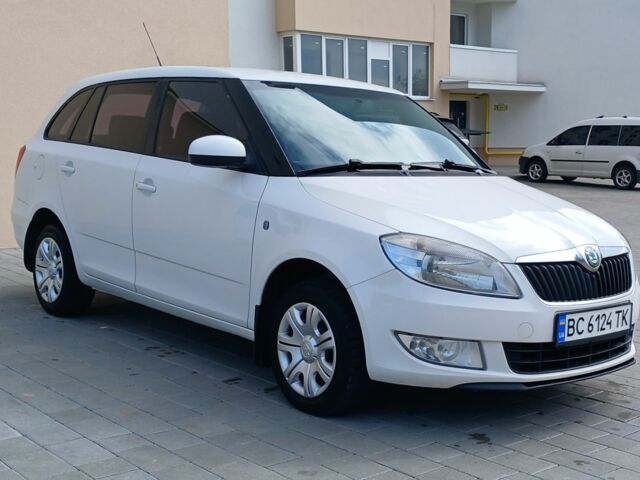 Белый Шкода Фабия, объемом двигателя 1.4 л и пробегом 220 тыс. км за 5800 $, фото 3 на Automoto.ua