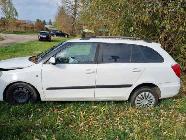 Белый Шкода Фабия, объемом двигателя 1.2 л и пробегом 170 тыс. км за 2000 $, фото 4 на Automoto.ua