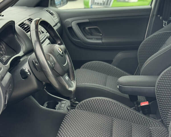 Белый Шкода Фабия, объемом двигателя 1.4 л и пробегом 188 тыс. км за 8350 $, фото 13 на Automoto.ua