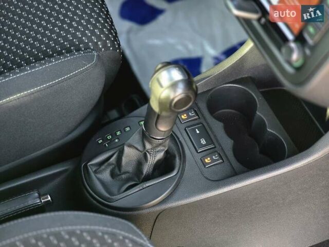 Белый Шкода Фабия, объемом двигателя 1.4 л и пробегом 188 тыс. км за 7950 $, фото 36 на Automoto.ua