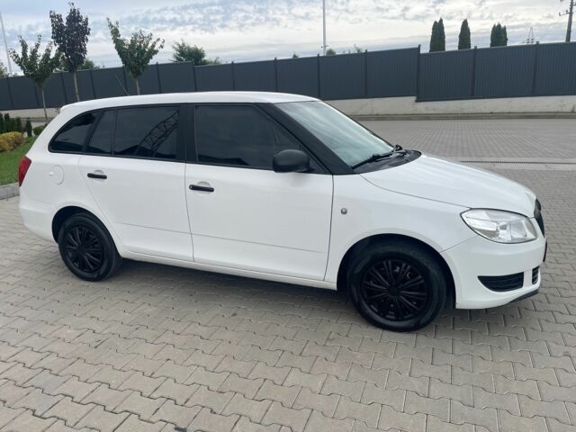 Белый Шкода Фабия, объемом двигателя 0 л и пробегом 248 тыс. км за 4999 $, фото 2 на Automoto.ua