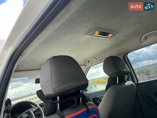 Білий Шкода Фабія, об'ємом двигуна 1.2 л та пробігом 173 тис. км за 4300 $, фото 14 на Automoto.ua