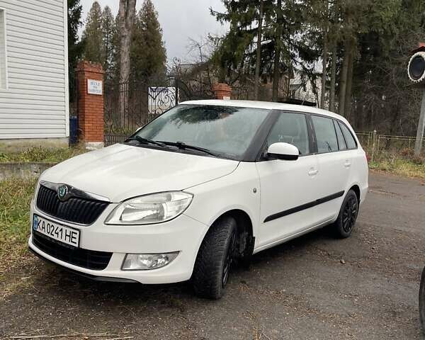 Белый Шкода Фабия, объемом двигателя 1.6 л и пробегом 307 тыс. км за 5150 $, фото 5 на Automoto.ua