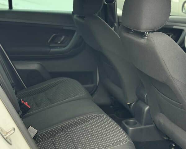 Белый Шкода Фабия, объемом двигателя 1.4 л и пробегом 188 тыс. км за 8350 $, фото 18 на Automoto.ua