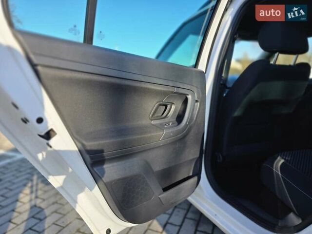 Белый Шкода Фабия, объемом двигателя 1.4 л и пробегом 188 тыс. км за 7950 $, фото 44 на Automoto.ua