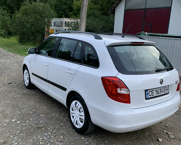 Белый Шкода Фабия, объемом двигателя 1.6 л и пробегом 350 тыс. км за 5700 $, фото 4 на Automoto.ua