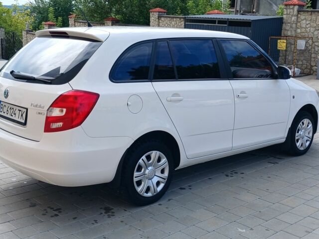 Белый Шкода Фабия, объемом двигателя 1.4 л и пробегом 220 тыс. км за 5800 $, фото 5 на Automoto.ua