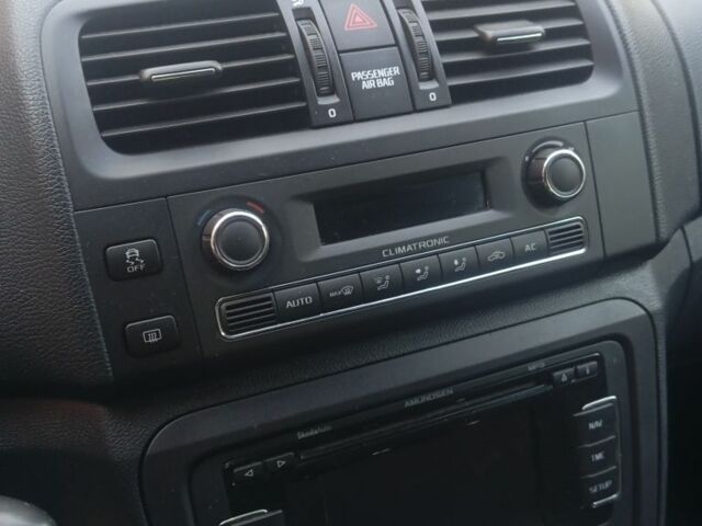 Белый Шкода Фабия, объемом двигателя 0 л и пробегом 205 тыс. км за 6700 $, фото 3 на Automoto.ua