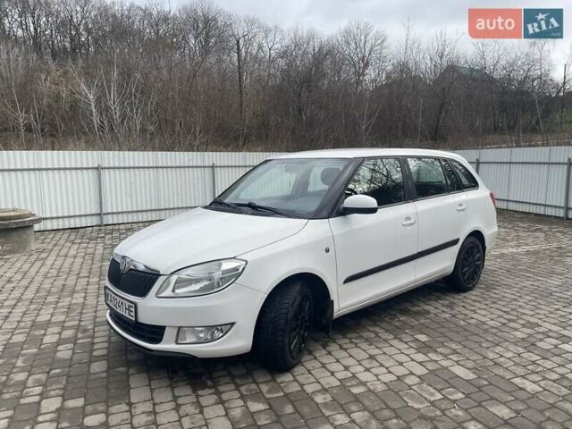 Белый Шкода Фабия, объемом двигателя 1.6 л и пробегом 307 тыс. км за 5150 $, фото 7 на Automoto.ua