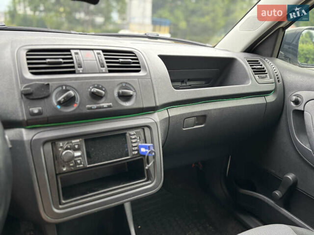 Білий Шкода Фабія, об'ємом двигуна 1.2 л та пробігом 257 тис. км за 4500 $, фото 16 на Automoto.ua
