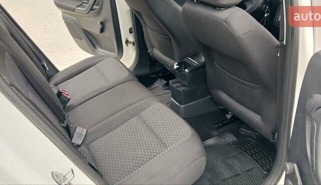 Білий Шкода Фабія, об'ємом двигуна 1.4 л та пробігом 220 тис. км за 5800 $, фото 6 на Automoto.ua