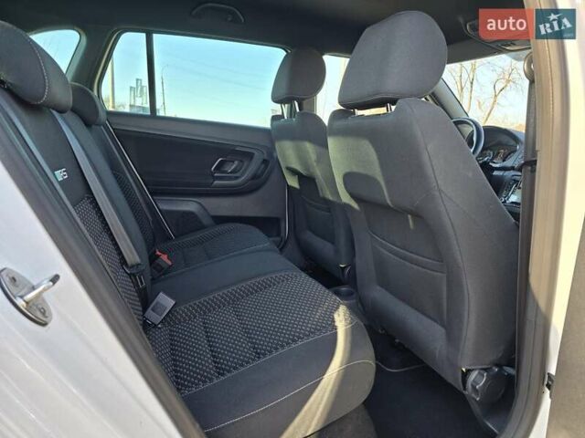 Белый Шкода Фабия, объемом двигателя 1.4 л и пробегом 188 тыс. км за 7950 $, фото 30 на Automoto.ua