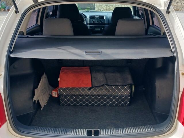 Белый Шкода Фабия, объемом двигателя 1.4 л и пробегом 220 тыс. км за 5800 $, фото 20 на Automoto.ua