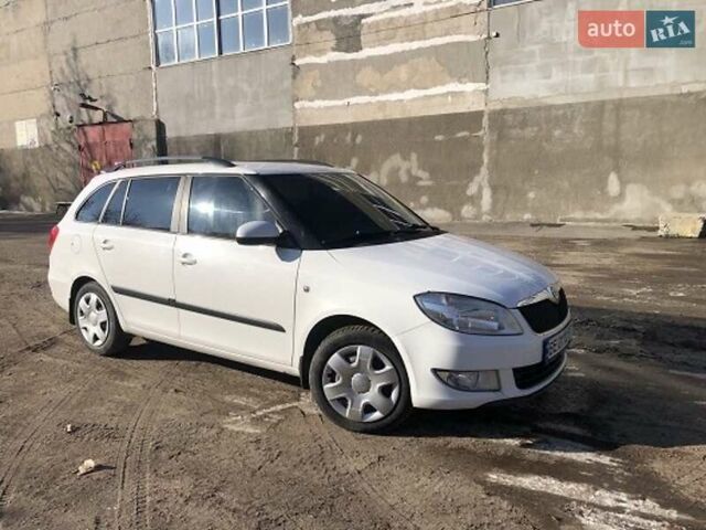 Шкода Фабія 2011 у Одесі на Automoto.ua Білий Шкода Фабія, об'ємом двигуна 1.6 л та пробігом 220 тис. км за 6500 $, фото 1 на Automoto.ua