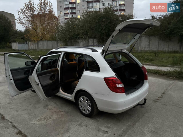 Белый Шкода Фабия, объемом двигателя 1.6 л и пробегом 330 тыс. км за 6250 $, фото 13 на Automoto.ua