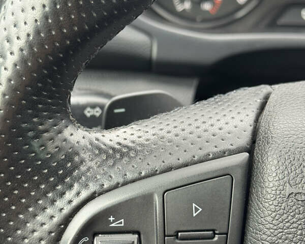 Белый Шкода Фабия, объемом двигателя 1.4 л и пробегом 188 тыс. км за 8350 $, фото 26 на Automoto.ua