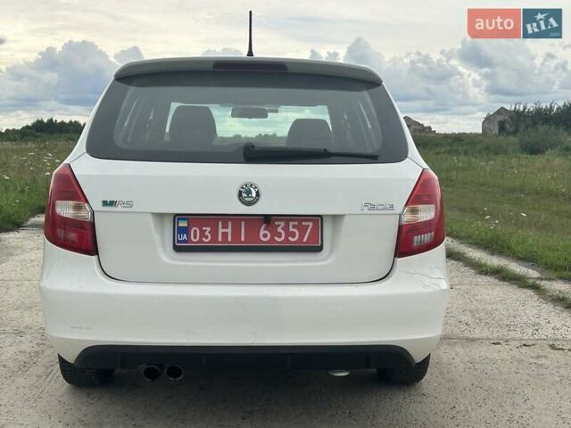 Белый Шкода Фабия, объемом двигателя 1.4 л и пробегом 202 тыс. км за 7850 $, фото 10 на Automoto.ua